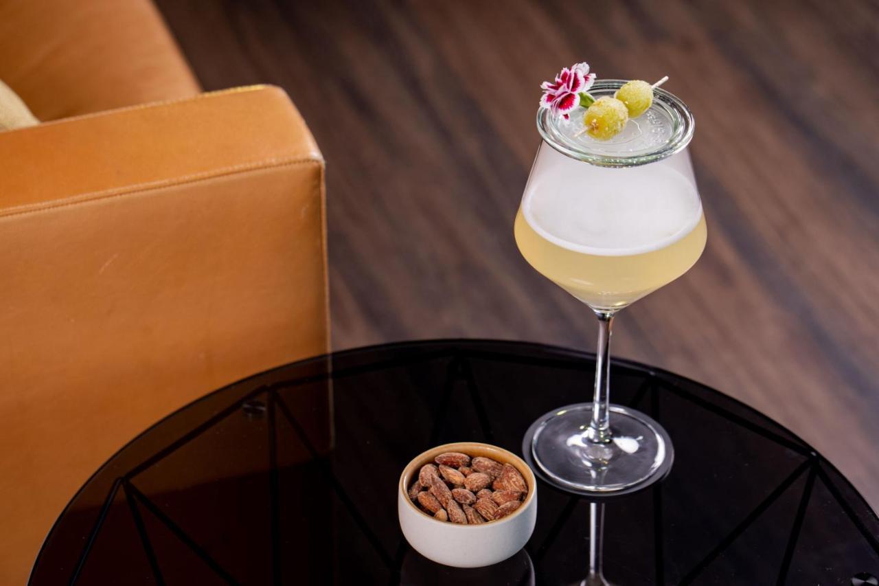 Le Meridien Hamburg Dış mekan fotoğraf A French 75
