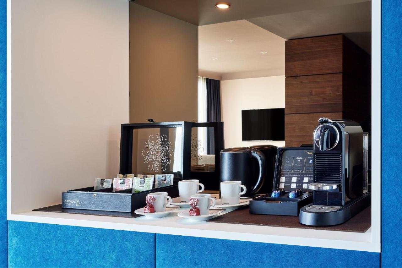 Le Meridien Hamburg Dış mekan fotoğraf A Nespresso machine in a hotel room